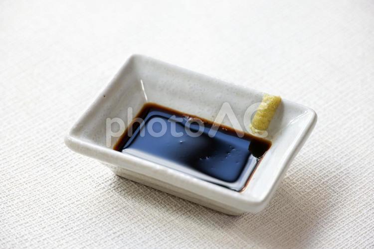 お刺身用のお醤油とワサビ お醤油,醤油,刺身醤油の写真素材
