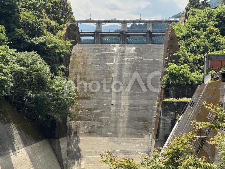 小河内ダムの非常用洪水吐 小河内ダム,ダム,重力式コンクリートダムの写真素材