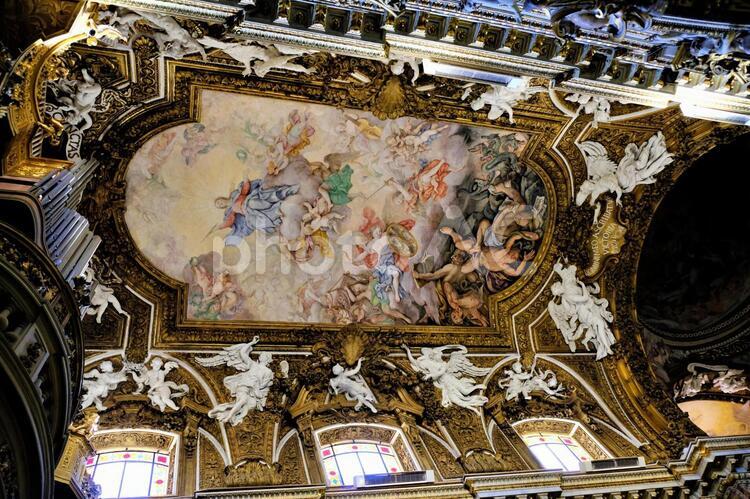 サンタ・マリア・デッラ・ヴィットリア教会１ サンタマリアデッラヴィットリア,天井画,ローマの写真素材