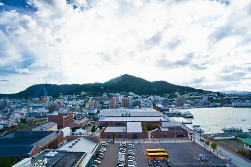 函館山と金森赤レンガ倉庫 函館山,金森赤レンガ倉庫,函館赤レンガ倉庫の写真素材