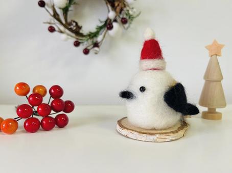 羊毛フェルトのクリスマスシマエナガ 羊毛フェルトのクリスマスシマエナガ クリスマス,サンタクロース,シマエナガの写真素材