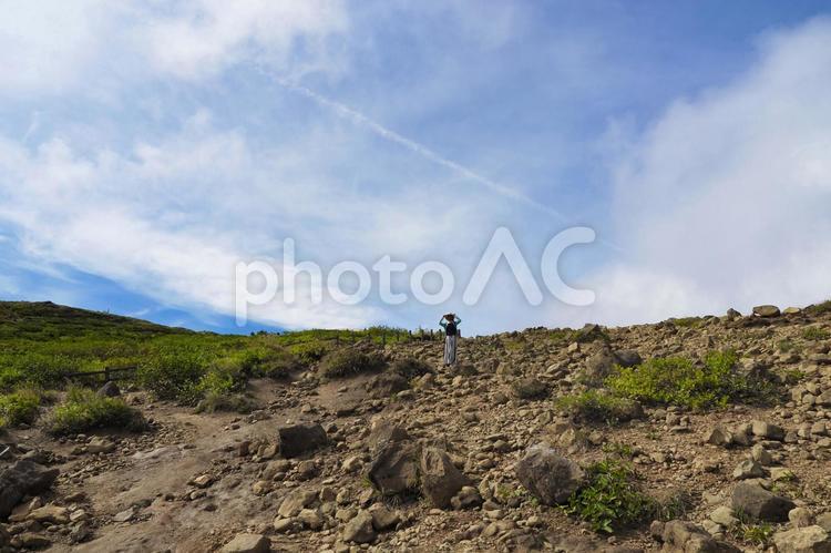 蔵王の御釜を観光する人 蔵王,御釜,自然の写真素材