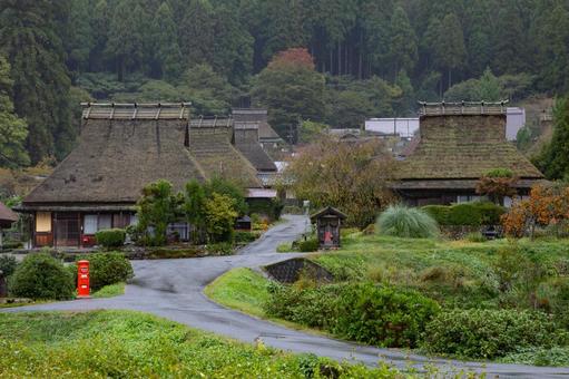 雨の美山茅葺の里 風景,景色,自然の写真素材