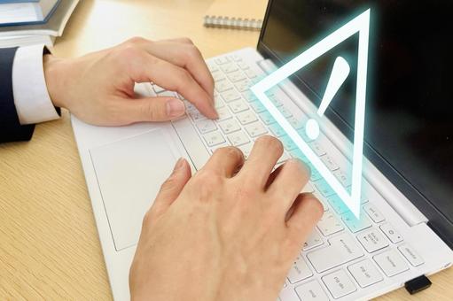 パソコン操作と警告マーク パソコン,トラブル,注意の写真素材