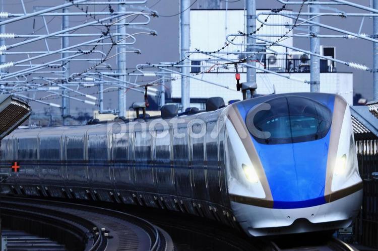北陸新幹線かがやき　E7系　新高岡駅にて かがやき,e7系,新幹線の写真素材
