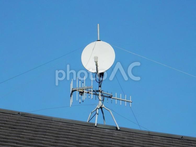 【風景写真】テレビ受信アンテナ アンテナ,パラボラ,テレビの写真素材