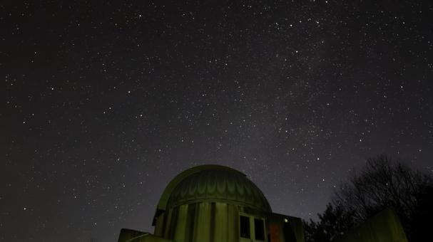 星を見上げる静寂の天文台 星を見上げる静寂の天文台の写真