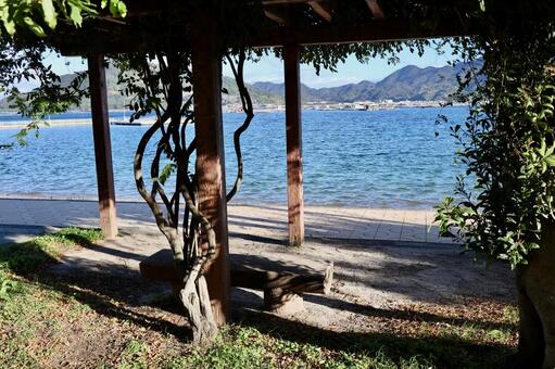 海岸沿いの休憩所 海岸,休憩所,ビーチの写真素材