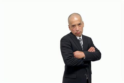 腕組みをして怒って睨むスーツの中年男性 男性,ビジネス,スーツの写真素材