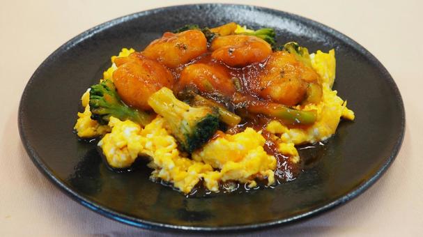 海老チリのふわとろ卵のせ・家庭料理 海老チリのふわとろ卵のせ・家庭料理 海老チリ,ふわとろ卵,家庭料理の写真素材