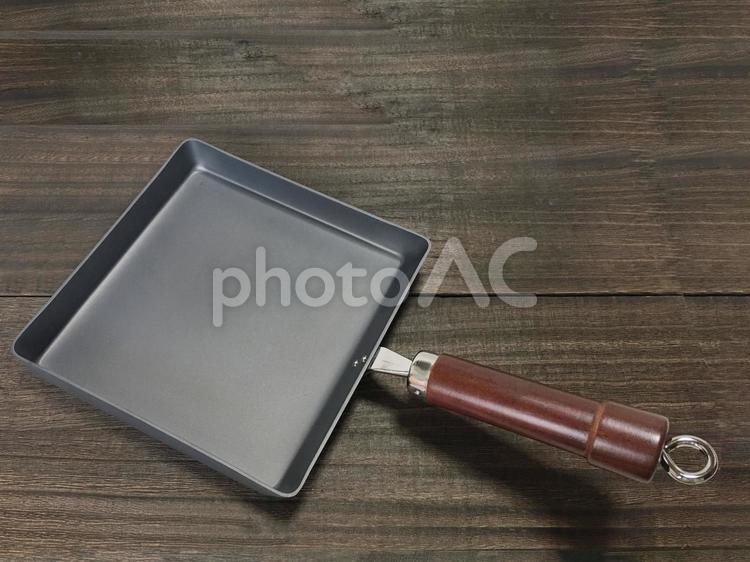 鉄製の卵焼き器（斜めから） 卵焼き器,フライパン,鉄製の写真素材