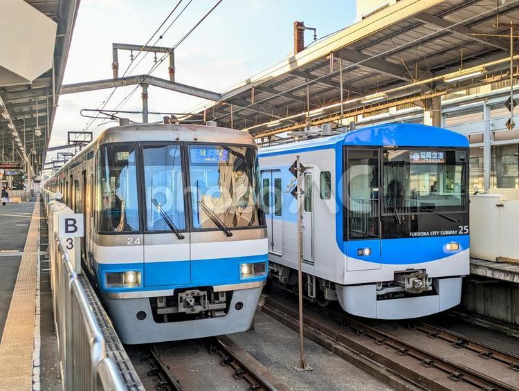 福岡市地下鉄、2000系と4000系 鉄道,交通,電車の写真素材