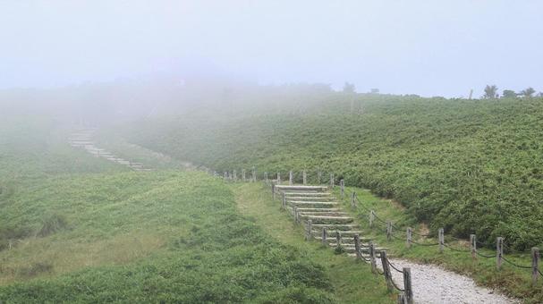 A misty promenade at the summit of Hakone Komagatake, JPG