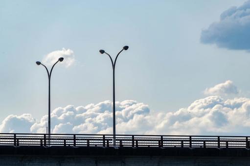 橋と雲 橋と雲の写真