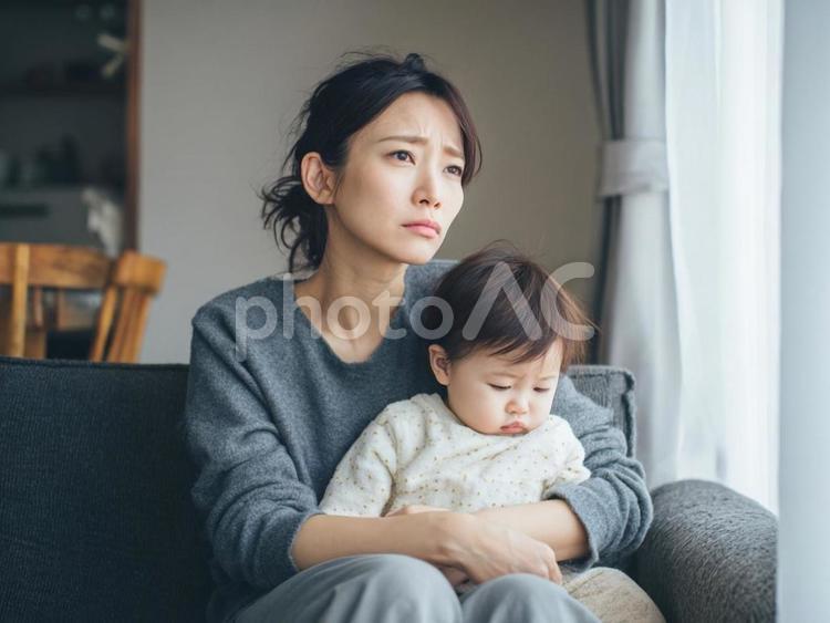 産後の悩みを持つ女性 母親,子供,幼児の写真素材