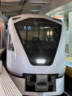 スペーシアX 浅草駅にて③ スペーシアX 浅草駅にて③ 特急,スペーシアx,乗り物の写真素材