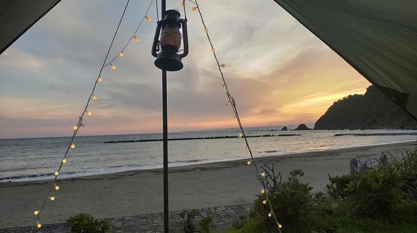 浜辺のテント 浜辺のテントの写真