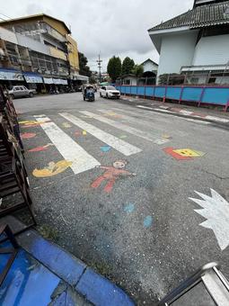 チェンライのカラフルな横断歩道 チェンライのカラフルな横断歩道 横断歩道,チェンライ,タイの写真素材