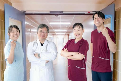 笑顔の医療チーム 笑顔の医療チーム 医師,看護師,医療チームの写真素材