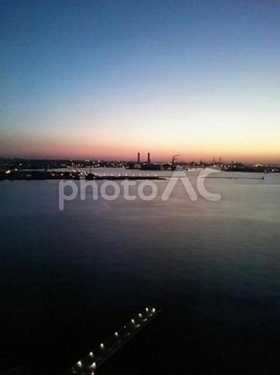 夕方の横浜港 港,海,夕日の写真素材