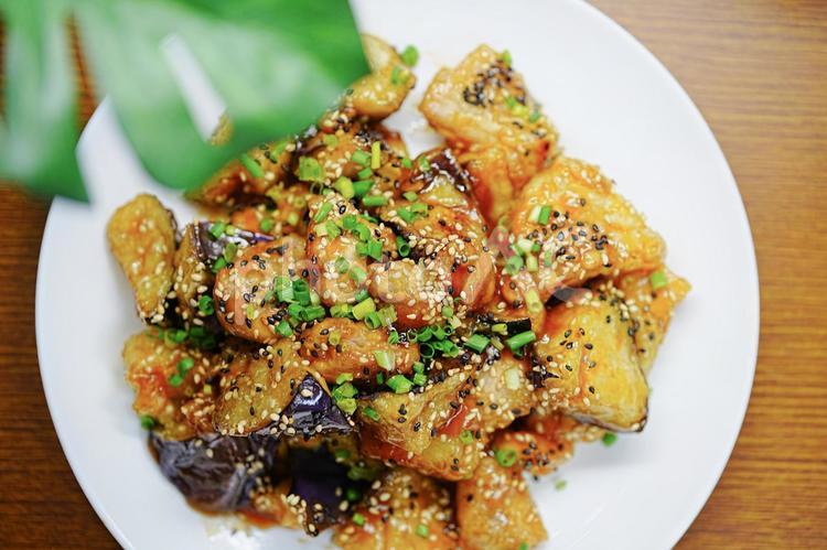 茄子の竜田揚げの甘辛炒め 食事,日本料理,なすの写真素材