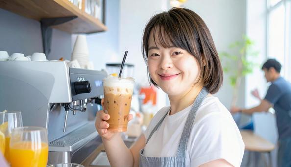 カフェで働くダウン症の女性の笑顔 カフェで働くダウン症の女性の笑顔の写真