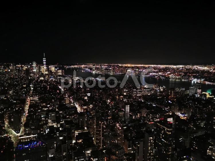 ニューヨーク　マンハッタンの夜景 ニューヨーク,マンハッタン,夜景の写真素材