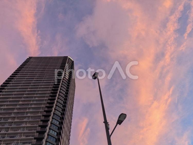 夕暮れのビル 空,夕空,夕景の写真素材