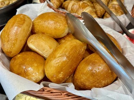 バイキング　一口サイズのバターロール バターロール,ロールパン,パンの写真素材