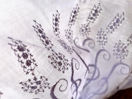 紫の刺繍素材 紫の刺繍素材の写真