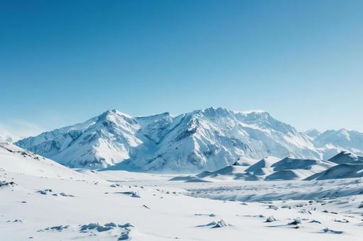 雪山の遠景と青空 雪山の遠景と青空の写真