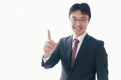 指をさすビジネスマン 指をさすビジネスマンの写真