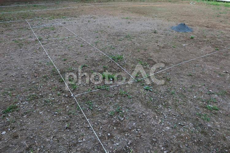 建設予定地の縄張り 縄張り,建設予定地,住宅の写真素材