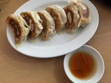 餃子 焼き餃子 つけダレ 餃子 焼き餃子 つけダレの写真