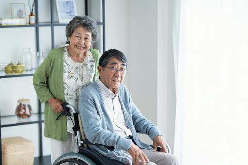 在宅介護 在宅介護 介護,車椅子,シニアの写真素材