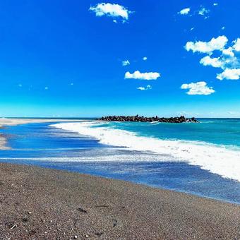 波打ち際の写真