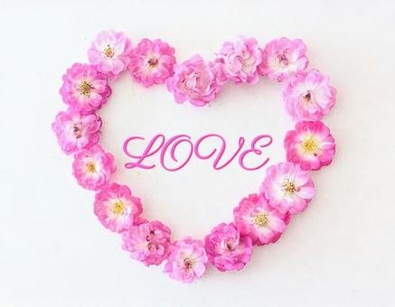 ミニバラでハート Love文字入り ミニバラでハート Love文字入り ハート,ミニバラ,ハート型の写真素材