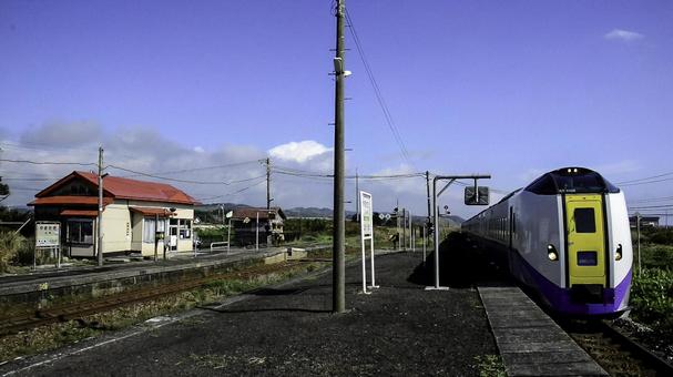 山崎駅を通過するキハ261系特急北斗 山崎駅を通過するキハ261系特急北斗の写真