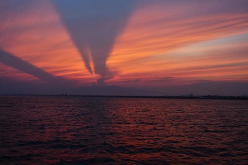 片瀬江ノ島漁港の突堤から撮影した夕焼け 夕焼け,夕景,夕暮れの写真素材