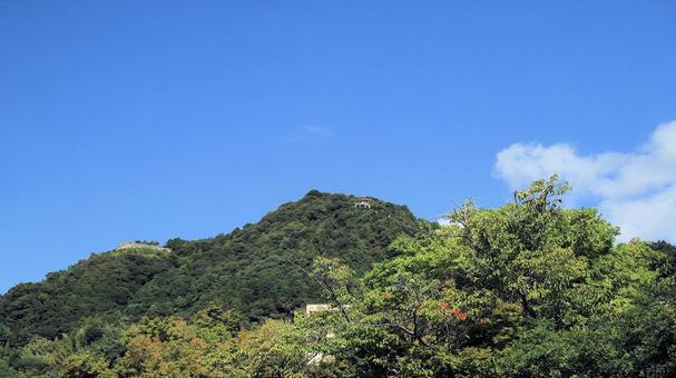 近江八幡市 初秋の八幡山を望む 近江八幡市 初秋の八幡山を望む 八幡山,初秋,八幡城跡の写真素材