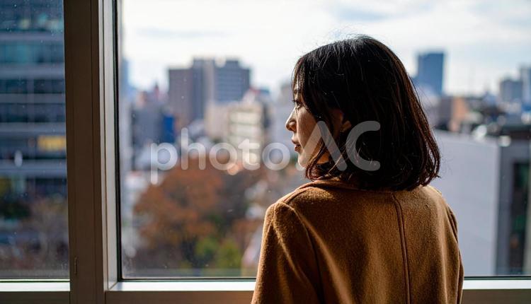 振り返る日本人美人モデルのポートレート 人物,女性,20代の写真素材