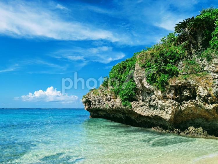 きれいな海とビーチ1 ビーチ,波,癒しの写真素材