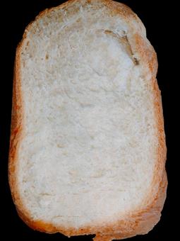 ドライイースト　パン　スライス　黒背景 ドライイースト,食パン,パンの写真素材