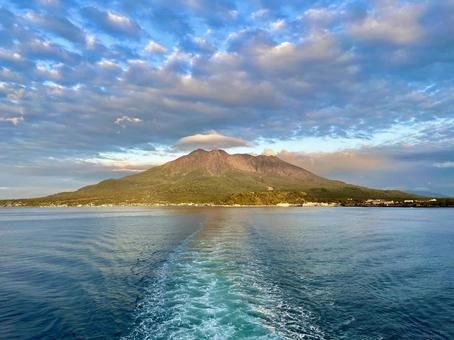 海上から望む桜島 桜島,鹿児島,錦江湾の写真素材