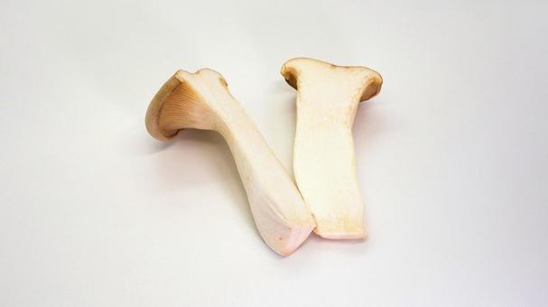 King oyster mushrooms cut in half on a white background, JPG