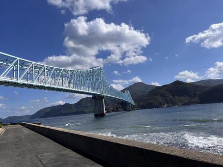 海にかかる青い橋 風景,景観,旅の写真素材