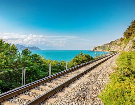 海沿いの線路 海沿いの線路の写真