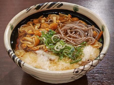 老舗そば屋の「なめことろろソバ」 老舗そば屋の「なめことろろソバ」 そば,なめこ,とろろの写真素材