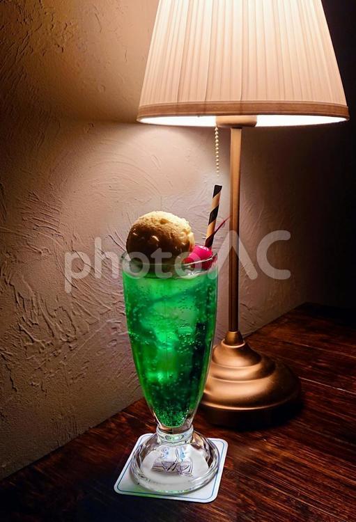 雰囲気の良いお店でクリームソーダ クリームソーダ,アイス,バニラアイスの写真素材