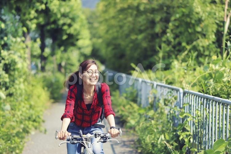 自転車と女性 さわやか,女性,ポートレートの写真素材
